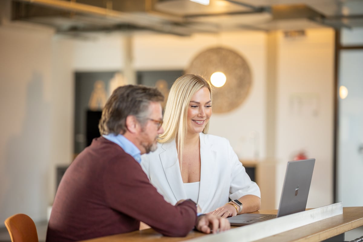 Team werkt samen aan Source-to-Pay processen in de automotive sector