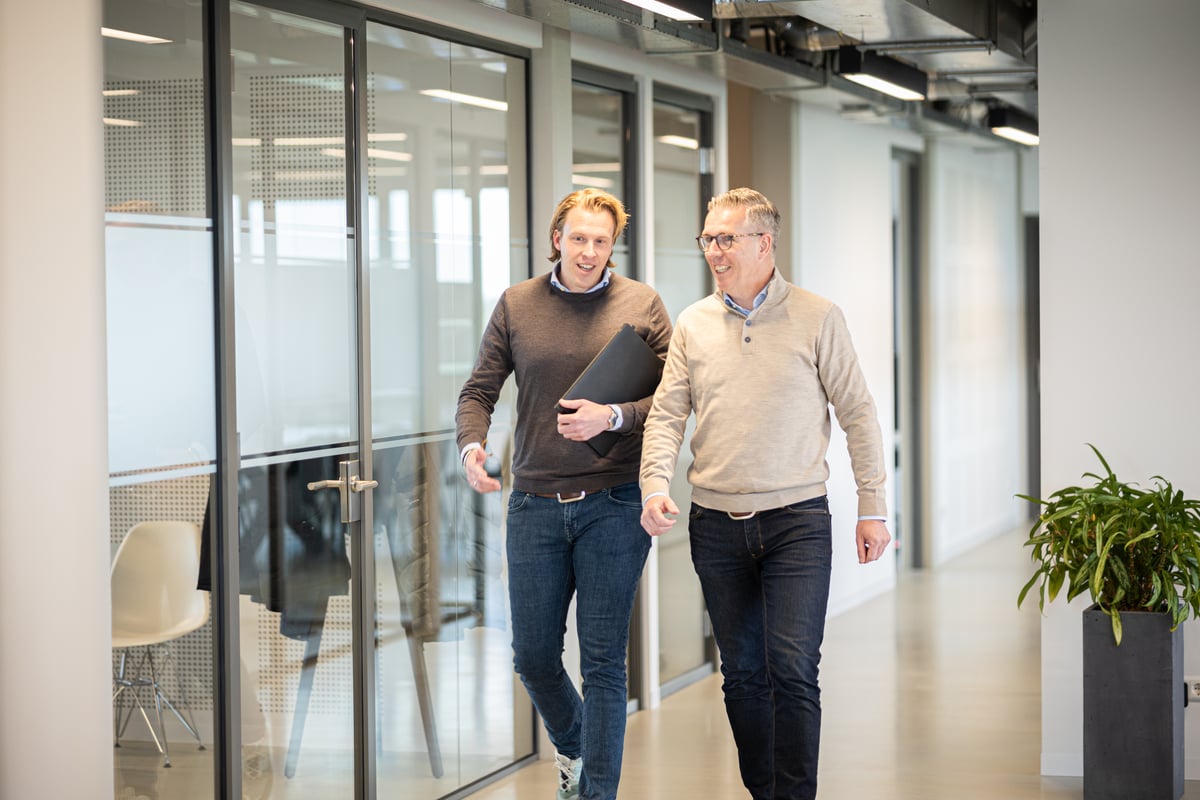 Team collaborating on Source-to-Pay processes in transport and logistics