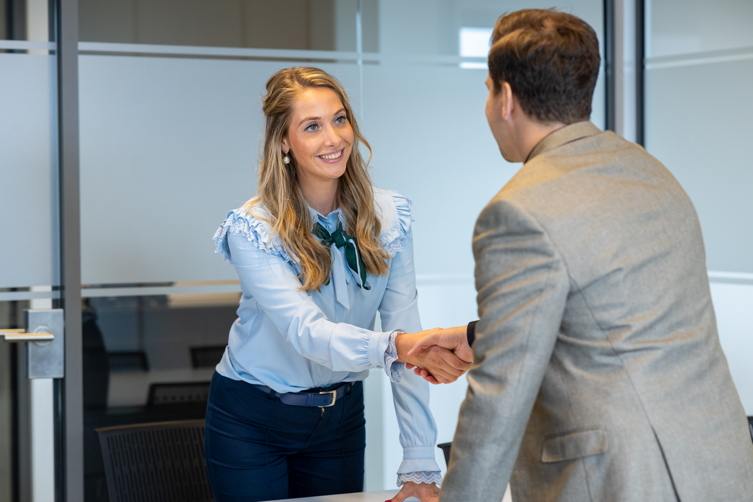 Team werkt samen aan Source-to-Pay processen in de financiële sector