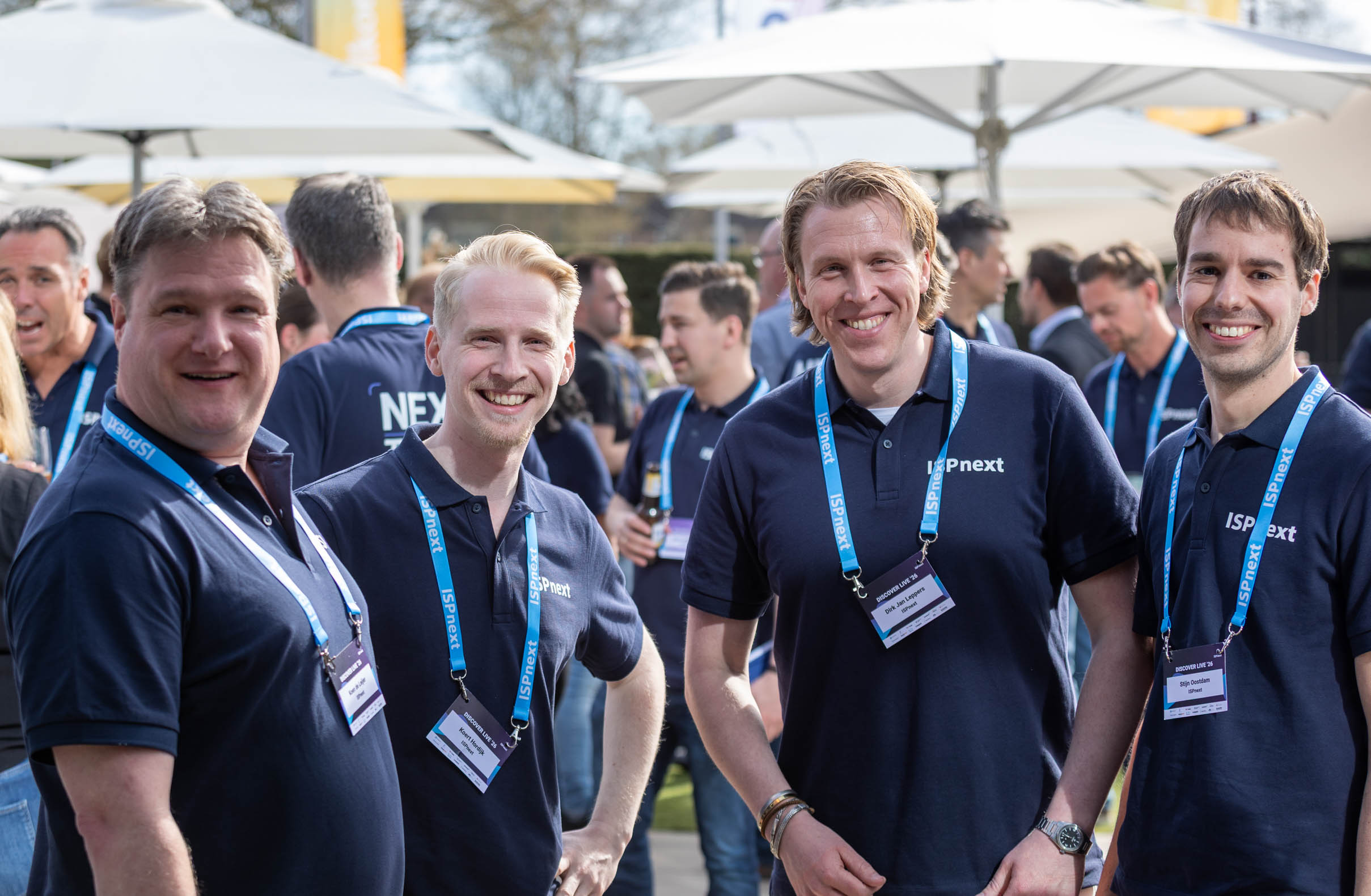 ISPnext-collega's op het buitenterras tijdens Discover Live '26